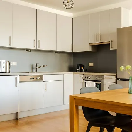 Lägenhet Near Sky Park & Nivy Mall With Free Parking By Ambiente Bratislava