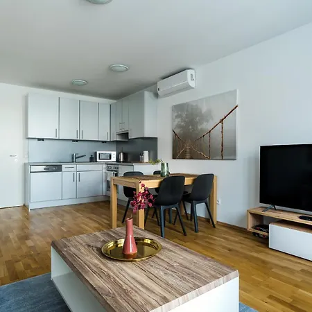 Near Sky Park & Nivy Mall With Free Parking By Ambiente